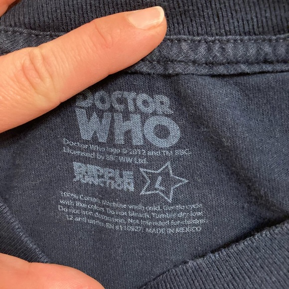Dr Who T and gloves - Picture 2 of 3